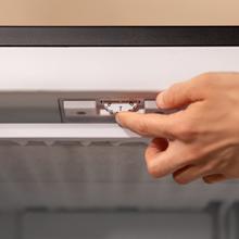 Bolero CoolMarket TF 97 Inox Congelador vertical sobremesa inox de 83,5 cm de alto y 55,1 cm de ancho con gran capacidad de 97L y clase energética E.