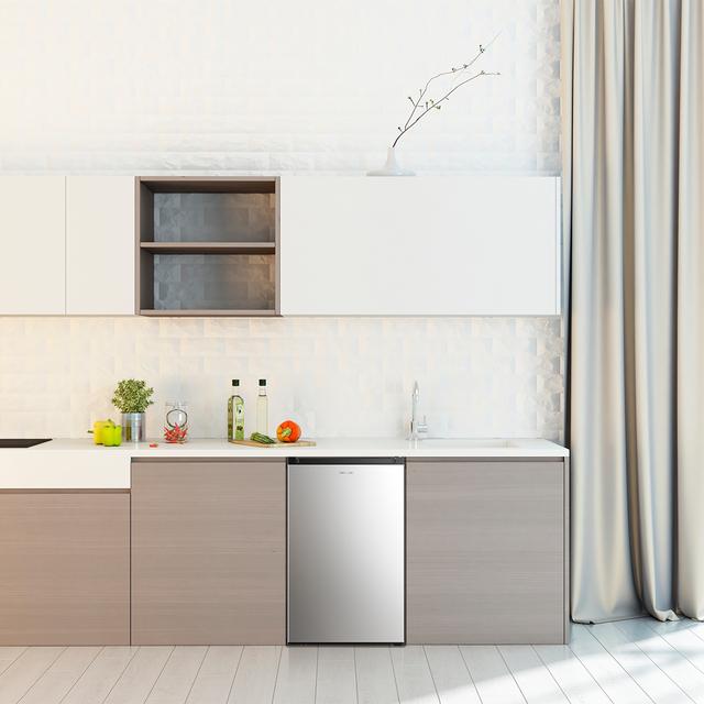 Bolero CoolMarket TF 97 Inox Congelador vertical sobremesa inox de 83,5 cm de alto y 55,1 cm de ancho con gran capacidad de 97L y clase energética E.