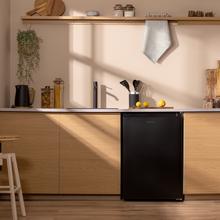 Bolero CoolMarket TF 97 Black Congelador vertical sobremesa negro de 83,5 cm de alto y 55,1 cm de ancho con gran capacidad de 97L y clase energética E.