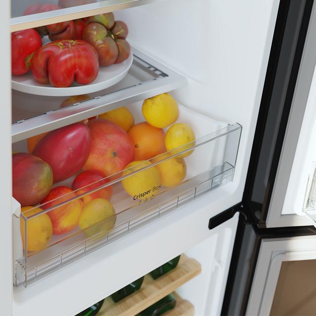 Bolero CoolMarket TDW 548 Black Glass E Frigorífico 3 puertas cristal negro con vinoteca, 183 cm alto, 91,1 cm ancho y 70,6cm profundo, capacidad 548L, compresor Inverter Plus, Total No Frost, clase energética E. Además, cuenta con distintos modos como Fast Cooling y Fast Freezing, así como sistemas como MultiAirFlow, Metal Cooling y modo vacaciones.