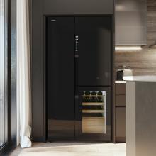 Bolero CoolMarket TDW 548 Black Glass E Frigorífico 3 puertas cristal negro con vinoteca, 183 cm alto, 91,1 cm ancho y 70,6cm profundo, capacidad 548L, compresor Inverter Plus, Total No Frost, clase energética E. Además, cuenta con distintos modos como Fast Cooling y Fast Freezing, así como sistemas como MultiAirFlow, Metal Cooling y modo vacaciones.