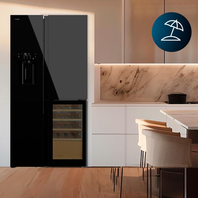 Bolero CoolMarket TDW 529 WID Black Glass E Frigorífico 3 puertas cristal negro con vinoteca y Icemaker, 183 cm alto, 91,1 cm ancho y 70,6cm profundo, capacidad 529L, compresor Inverter Plus, Total No Frost, clase energética E. Además, cuenta con distintos modos como Fast Cooling y Fast Freezing, así como sistemas como MultiAirFlow, Metal Cooling y modo vacaciones.