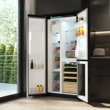 Bolero CoolMarket TDW 529 WID Black Glass E Frigorífico 3 puertas cristal negro con vinoteca y Icemaker, 183 cm alto, 91,1 cm ancho y 70,6cm profundo, capacidad 529L, compresor Inverter Plus, Total No Frost, clase energética E. Además, cuenta con distintos modos como Fast Cooling y Fast Freezing, así como sistemas como MultiAirFlow, Metal Cooling y modo vacaciones.