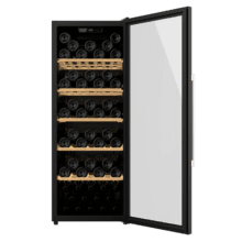 Bolero GrandSommelier 98000 Black Vinoteca negra con puerta de doble cristal y tirador cromado de 128,5 cm de alto y 48 cm de ancho con capacidad para 98 botellas en 5 estantes de madera y con sistema compresor de enfriamiento muy silencioso, 41dB. Temperatura regulable con panel de control táctil y bloqueo automático.