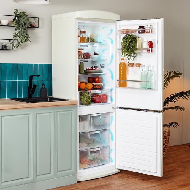 Bolero CoolMarket Combi Origin 294+ Beige E Frigorífico retro combi beige, 190cm de alto y 60 de ancho, capacidad 294L, Total No Frost, clase energética E, Multi Cooling, Ultra Fresh, Convertible Box, Multi Air Flow, Fast Freezing, Modo Eco, Botellero y Alarma en puerta.