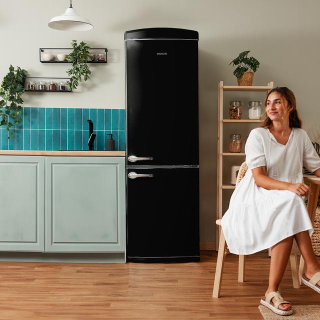 Bolero CoolMarket Combi Origin 294+ Black E Frigorífico retro combi negro, 190cm de alto y 60 de ancho, capacidad 294L, Total No Frost, clase energética E, Multi Cooling, Ultra Fresh, Convertible Box, Multi Air Flow, Fast Freezing, Modo Eco, Botellero y Alarma en puerta.