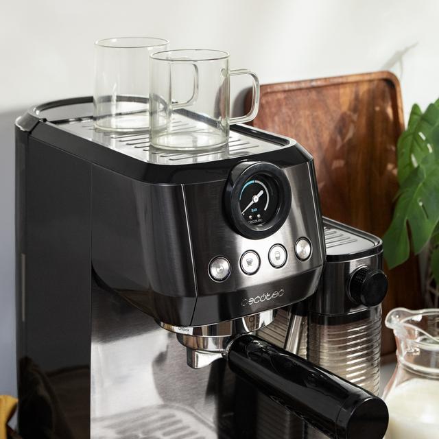 Macchina da caffè semiautomatica Power Espresso 20 Steel Pro Latte Macchina da caffè semiautomatica da 20 bar con manometro, thermoblock e serbatoio per il latte.