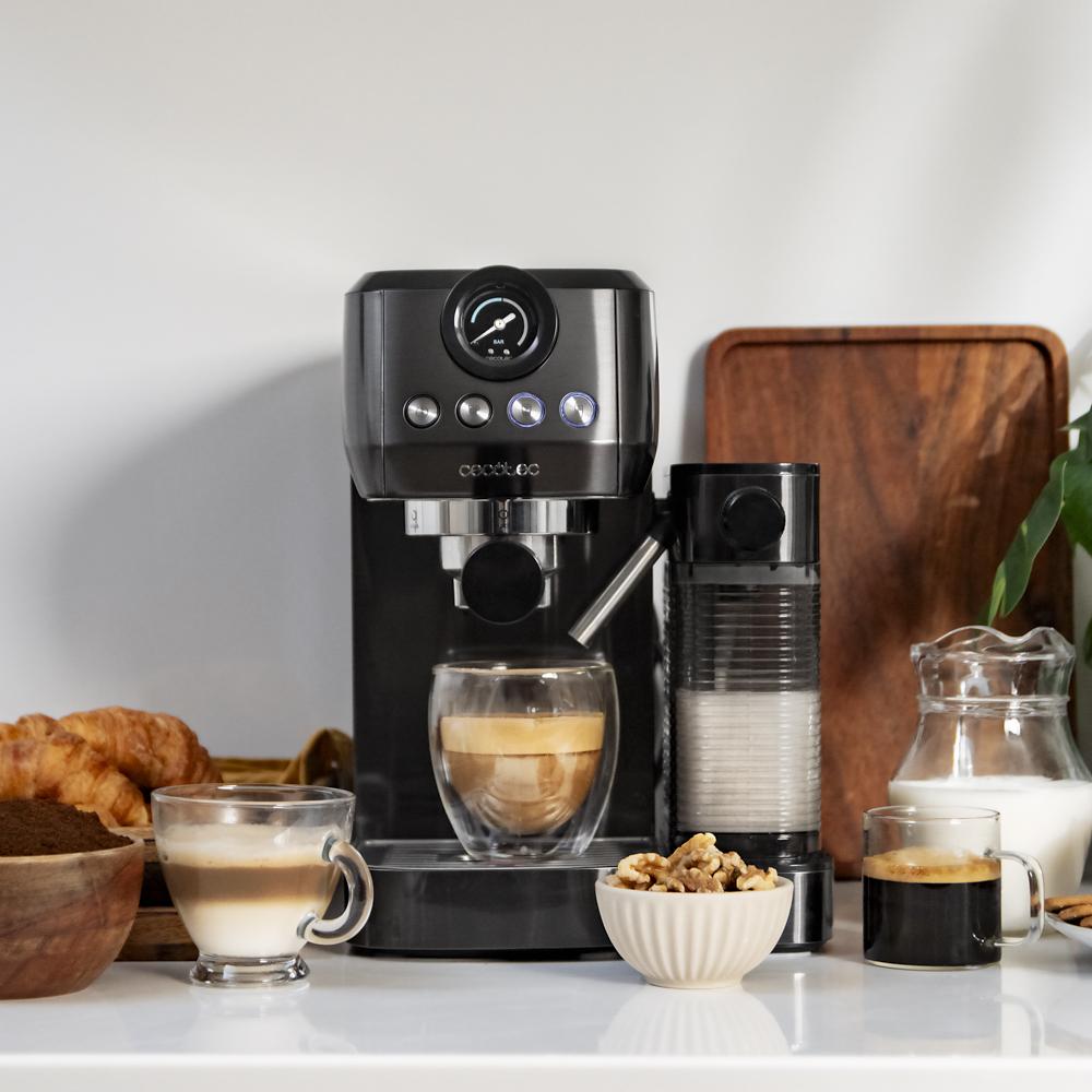 Cafetera semiautomática Power Espresso 20 Steel Pro Latte con 20 bares,  manómetro y tanque de leche. 