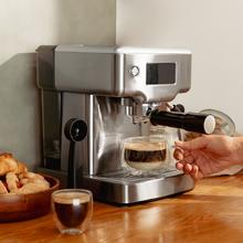 Machine à café barista avec 20 bars, écran numérique et thermoblock.