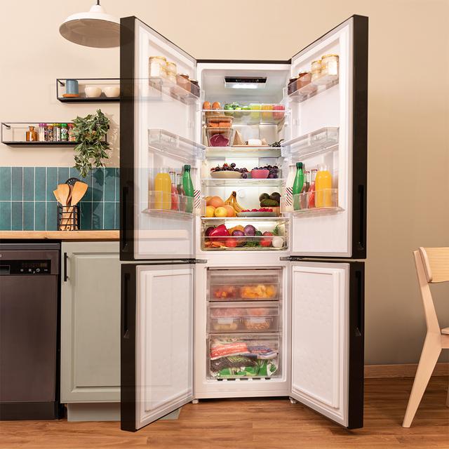 Bolero CoolMarket Combi 250 WD Black Glass D Frigorífico combi cristal negro, 180cm de alto y 55 cm de ancho, con 250 litros de capacidad, compresor Inverter Plus, Total No Frost, dispensador de agua, clase energética D y con sistema Multi Air Flow. Además, cuenta con el modo Fast Cooling y cajón Humidity Box con regulación de humedad así como alarmas de puerta abierta y fallo de funcionamiento.