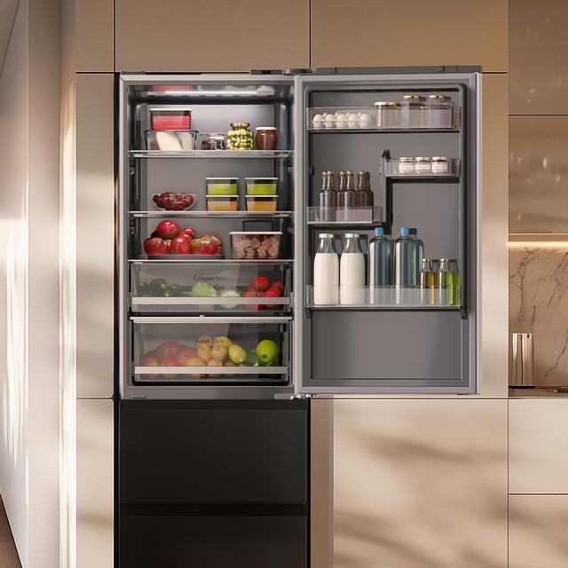 Bolero CoolMarket Combi FD 400 Dark E Frigorífico con Capacidad de 400 Litros, Ancho de 60 cm y alto de 191 cm, Sistema Total NoFrost, Max Inside, Distribución de frío Multi AirFlow, Display Digital Exterior, Interior con diseño Premium en color gris, Cajones para fruta y verdura (uno convertible), Clasificación energética Clase E, Compresor Inverter de bajo consumo y silencioso, Funciones Fast Cooling, Fast Freezer, Modo ECO, Alarmas puerta abierta, temperatura y fallo de funcionamiento.