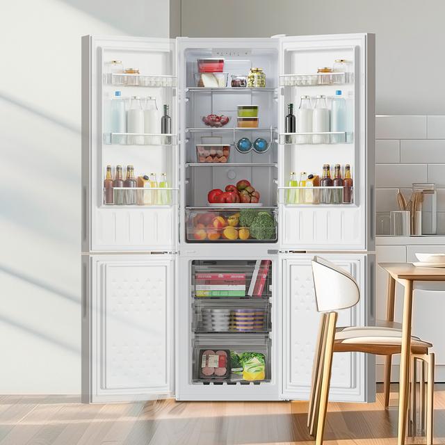 Bolero CoolMarket Combi 250 White Glass D Frigorífico combi cristal blanco, 180cm de alto y 55 cm de ancho, con 250 litros de capacidad, compresor Inverter Plus, Total No Frost, clase energética D y con sistema Multi Air Flow. Además, cuenta con el modo Fast Cooling y cajón Humidity Box con regulación de humedad así como alarmas de puerta abierta y fallo de funcionamiento.