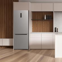 Bolero CoolMarket Combi 356 Inox E Frigorífico Combinado inox, 200 cm de altura e 59,5 cm de largura, 356 L de capacidade, Total No Frost, Classe energética E. Além disso, dispõe de diferentes modos como Fast Cooling e Fast Freezing, bem como de sistemas como MultiAirFlow e modo Férias.