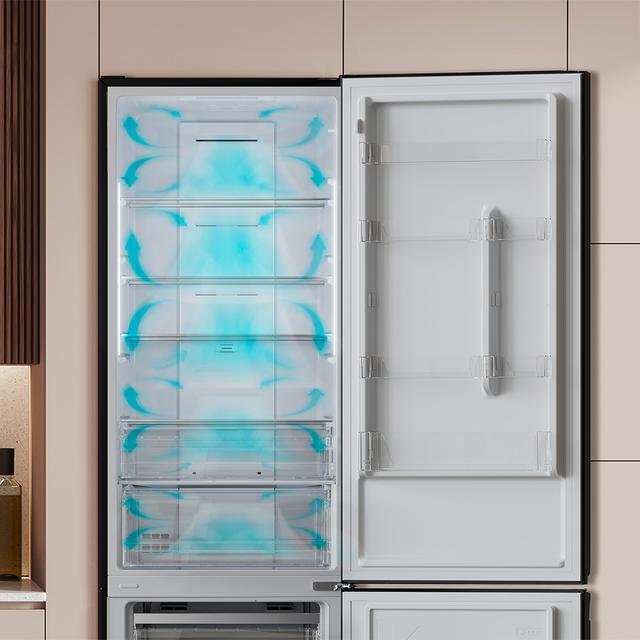 Bolero CoolMarket Combi 356 Dark E Frigorífico combi inox oscuro, 200cm alto y 59,5 cm ancho, capacidad 356L, Total No Frost, clase energética E. Además, cuenta con distintos modos como Fast Cooling y Fast Freezing, así como sistemas como MultiAirFlow y modo vacaciones.