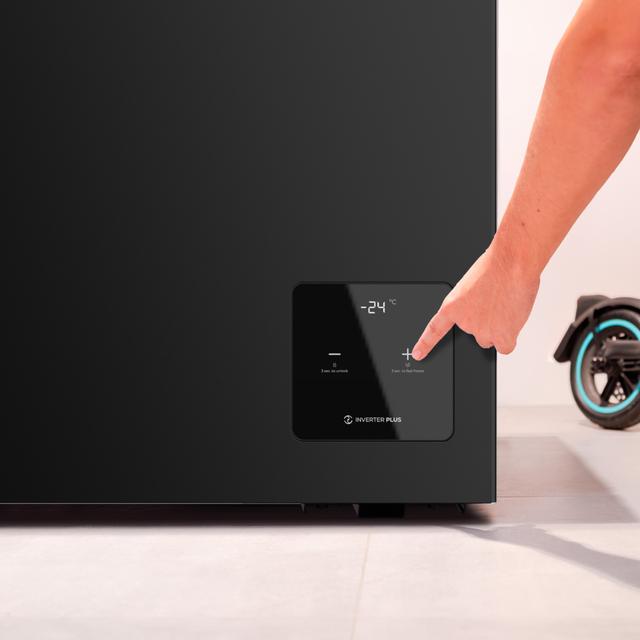 Bolero CoolMarket Chest 142 Black E Congelador horizontal negro, 83,5cm alto y 63,5cm ancho, con 142 L de capacidad, compresor Inverter Plus, conversible a frigorífico, clase energética E y con modo Fast Freezing