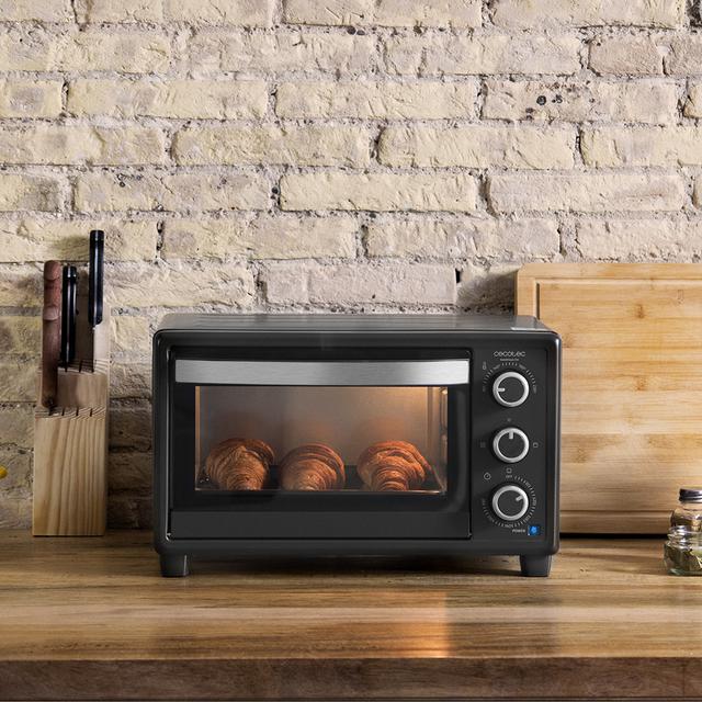 Mini-four Bake&Toast 550. 23 litres de capacité, 1500 W, 3 modes, température jusqu'à 230 °C et double porte en verre.