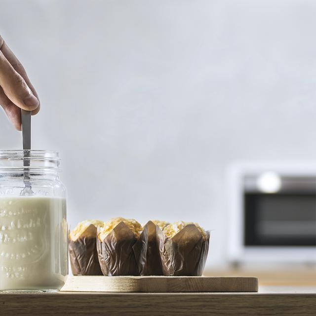 Mini-four Bake&Toast 490. 1000 W, capacité de 10 litres, température jusqu'à 230 °C, minuterie jusqu'à 60 minutes et plateau ramasse-miettes. Il est parfait pour panini et viennoiserie.