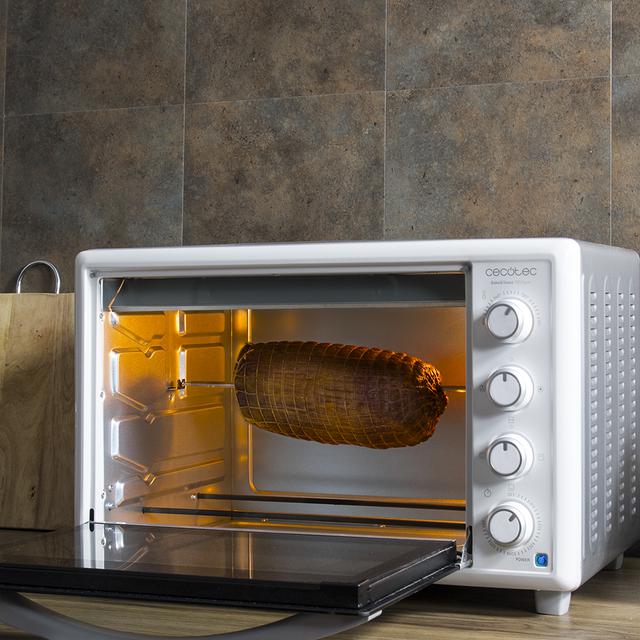 Bake&Toast 790 -  Mini-four avec 46 litres de capacité, 2000 W, 12 modes, température jusqu'à 230 °C, minuterie jusqu'à 60 minutes et accessoire rôtissoire avec pinces.