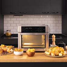 Mini-four friteuse à l’air chaud, cuisson par convection, 30 litres de capacité et 1600 W de puissance.