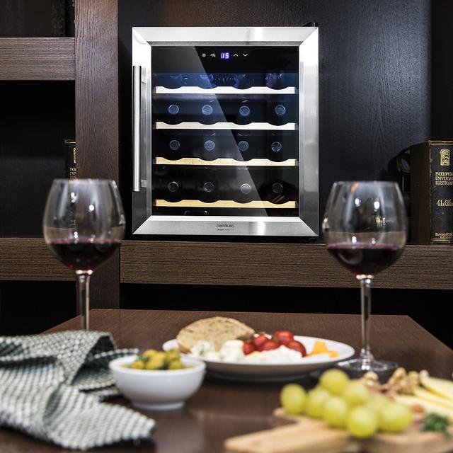 Grand Sommelier 1600 SilenceWood Weinskühlschrank 16 Flaschen, 48 Liter Fassungsvermögen, Glastür mit Edelstahlrahmen und Holzeinlegeböden, Touchpanel und LED-Anzeige, vermeidet Zittern