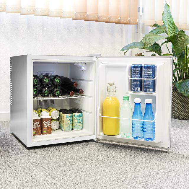 Cecotec GrandCooler 10000 Silent White Minibar mit 46 L Fassungsvermögen, Energieeffizienz A+, thermoelektrische Technologie, geräuschlos, mit LED-Innenbeleuchtung und Auto Defrost System.