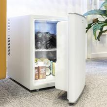 Minibar GrandCooler 10000 Silent White da 46 l di capacità, efficienza energetica A+, tecnologia termoelettrica, silenzioso, con luce LED interna e sistema Auto Defrost.