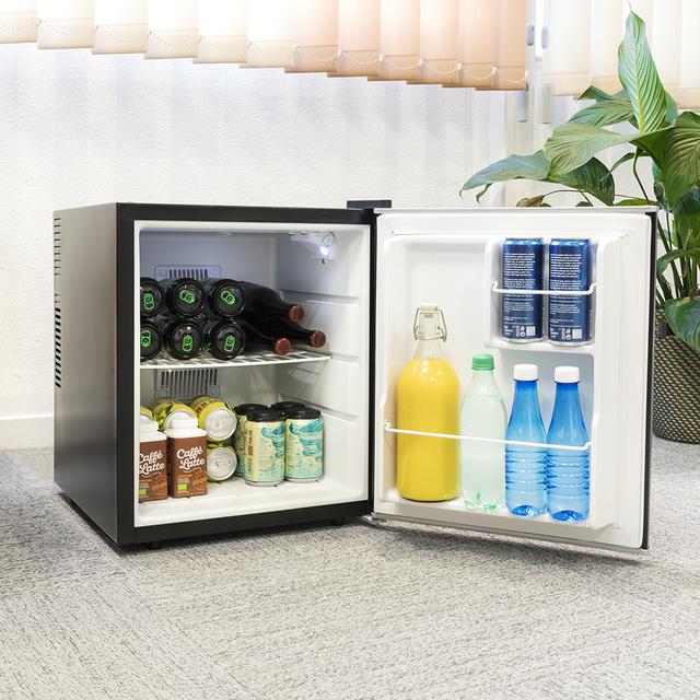 Cecotec GrandCooler 10000 Silent Black Minibar mit 46 L Fassungsvermögen, A+ Energieeffizienz, thermoelektrische Technologie, geräuschlos, LED-Innenbeleuchtung und Auto Defrost System.