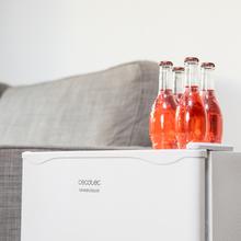 Mini-réfrigérateur GrandCooler 20000 SilentCompress White. Capacité de 46 litres, compresseur intégré, température réglable et compartiment congélateur.