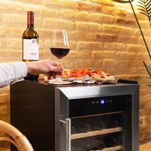 Cave à vin GrandSommelier 20000 Inox Compressor. 20 bouteilles, compresseur, haute performance garantie, température réglable et lumière LED à l'intérieur.