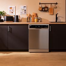 Lave-vaisselle 60 cm Bolero Aguazero 6600 Inox. Faible consommation, 14 couverts, 8 programmes, 44 dB avec mode Confort Wash, filtre antibactérien, système BWS, en acier inoxydable.