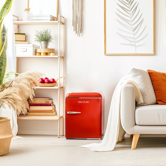 Bolero CoolMarket TT Origin 45 Red E Mini frigorifero da tavolo rosso retrò alto 55 cm e largo 44,7 cm con capacità di 45 litri, classe energetica E, Icebox e maniglia cromata.