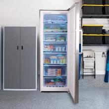Bolero CoolMarket UF 380 inox D Congélateur vertical en acier inoxydable d'une capacité XL de 380 litres, classe D, inverseur plus moteur, Total No Frost, porte display et transformable en réfrigérateur.
