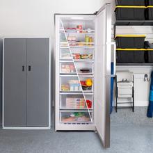 Bolero CoolMarket UF 380 inox D Congélateur vertical en acier inoxydable d'une capacité XL de 380 litres, classe D, inverseur plus moteur, Total No Frost, porte display et transformable en réfrigérateur.
