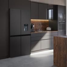 Bolero CoolMarket 4D 564 Dark E Frigorífico 4 puertas Dark con una gran capacidad de 564 L, 183 cm de alto, 91 cm de ancho, con dispensador de agua, clase energética E y motor inverter plus. Además, cuenta con distintos modos como Fast Cooling y Fast Freezing, así como sistemas como MultiAirFlow, Total NoFrost o Metal Cooling.