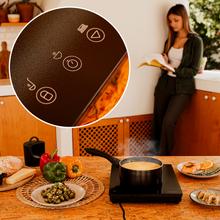 Piano cottura Full Magma Slim Induction con design in vetro, display touch, 8 livelli di potenza e timer.