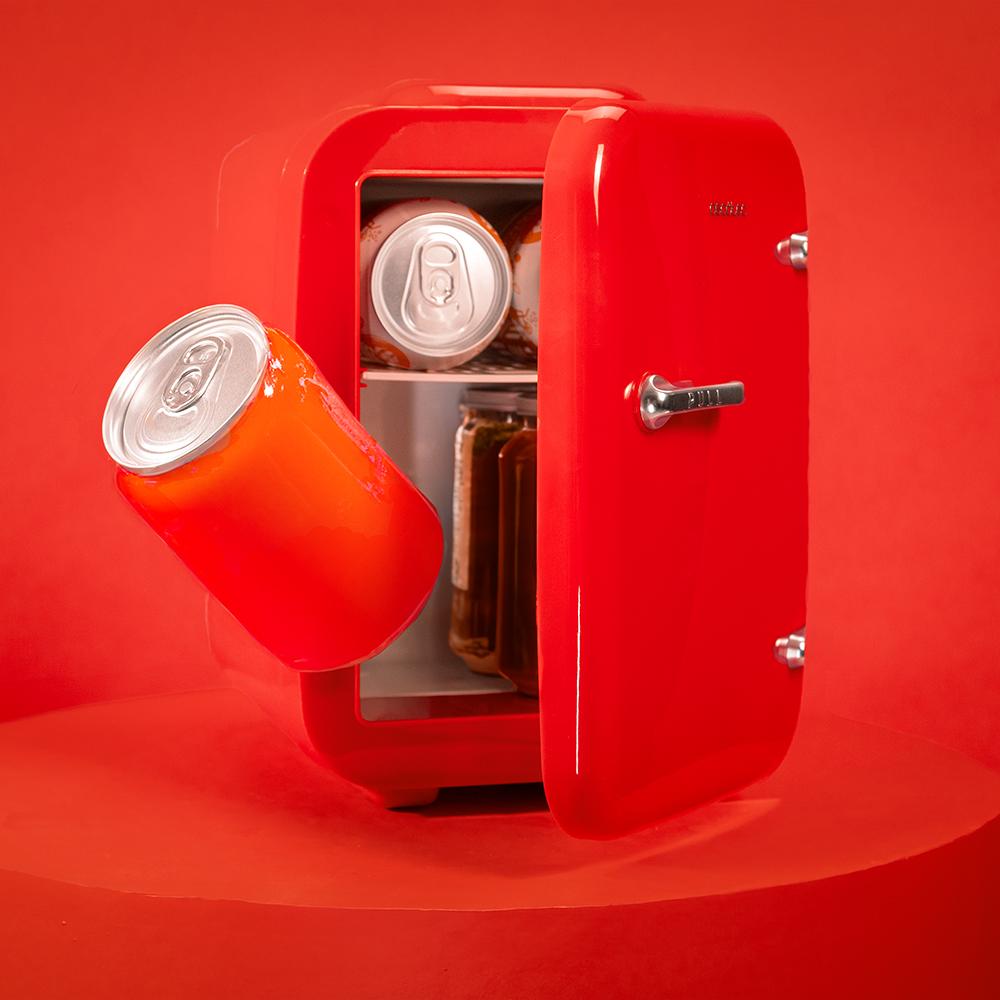 Mini nevera Cecotec Bolero MiniCooling 4L Habana Red con latas en el interior