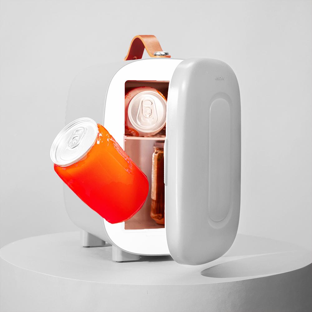 Mini nevera Cecotec Bolero MiniCooling 4L Bora White con bebidas