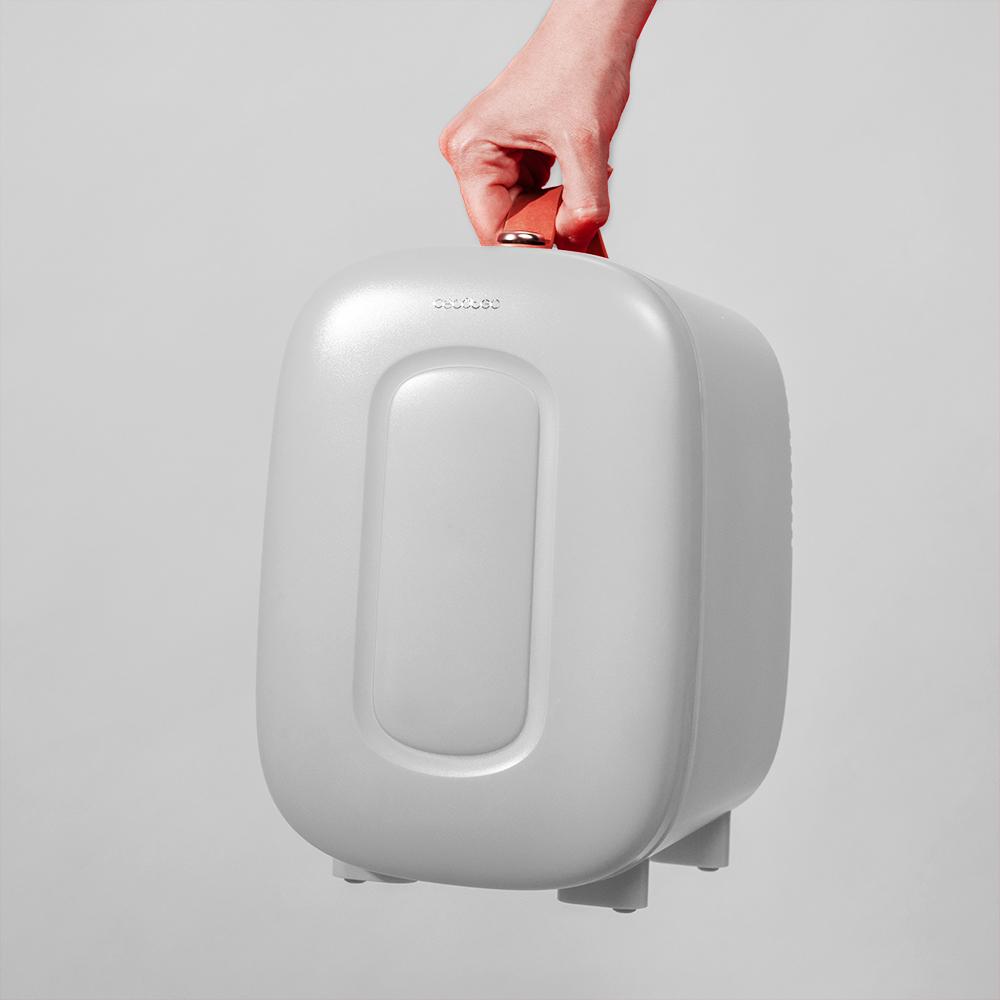 Transporte fácil del mini frigorífico Cecotec Bolero MiniCooling 4L Bora White