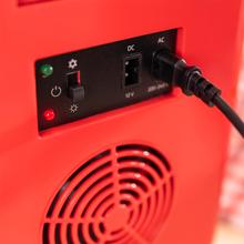 MiniCooling Bahamas Red 6L Kühlschrank, 12V-220V Betrieb, Auto- und Caravan-kompatibel, Kühl- und Heizfunktion, Temperaturbereich 5-65°, einfacher Transport.