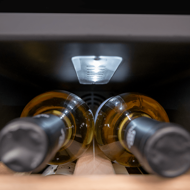 Bolero GrandSommelier 1230 CoolWood Compressor ‌Cave de vinho com controlo da temperatura. Capacidade para 12 garrafas, com sistema termoelétrico de arrefecimento, que garante um alta desempenho. Temperatura regulável e luz LED interior.