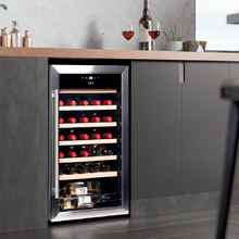 Bolero GrandSommelier 34030 Inox Compressor Cave de vinho de 34 garrafas de capacidade com sistema compressor de arrefecimento, que garante um alto desempenho. Temperatura regulável e luz LED interior.