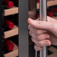 Bolero GrandSommelier 34030 Inox Compressor Weinkühler mit 34 Flaschen Fassungsvermögen und Kompressorkühlsystem für hohe Leistung. Einstellbare Temperatur und LED-Innenbeleuchtung.