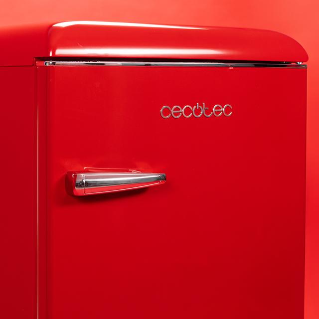 Bolero CoolMarket TT Origin 110 Red E Retro mini refrigerador com capacidade de 110L, classe E, ICEBOX, LED interno, alça cromada e bandejas de vidro.