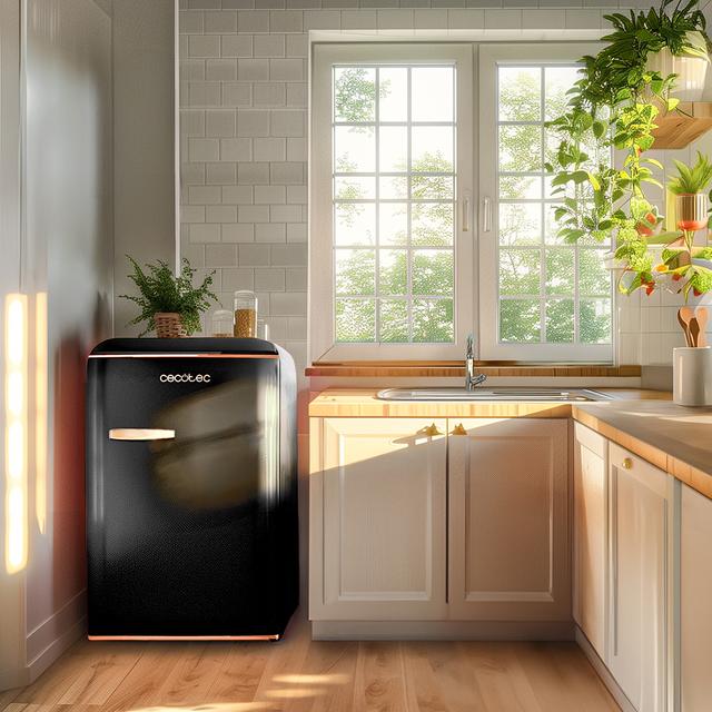 Bolero CoolMarket TT Origin 110 Black E Mini-réfrigérateur rétro d'une capacité de 110 L, classe E, ICEBOX, LED intérieure, poignée chromée et plateaux en verre.