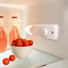 Bolero CoolMarket 2D Origin 215 Beige E Frigorífico Retro 2D Origin Red com capacidade de 215 l, Classe E, LED interior, pega cromada, prateleiras de vidro e controlo de temperatura.