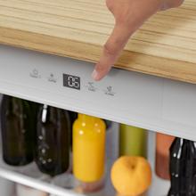 Frigorifico Bolero CoolMarket TT BI 138 White E Mini frigorífico integrable de 138 litros de capacidad, clase E, display touch y Fast Cooling.