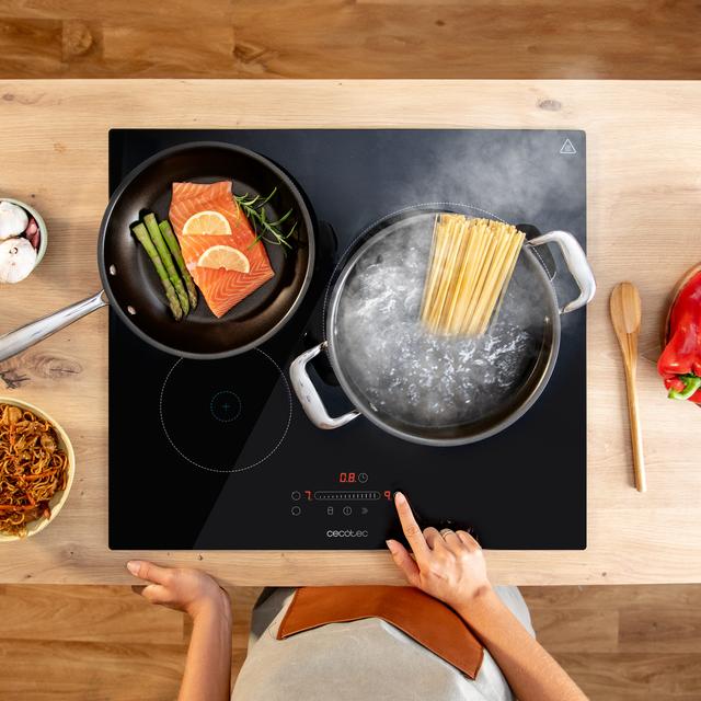 Bolero Squad I 3250 Placa de inducción de 3 fuegos, óptima para cualquier tipo de cocina y de familia, ya que podrás preparar todo tipo de platos sin preocuparte por la disponibilidad de fuegos o tiempo