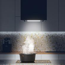 Bolero Flux CCT 448000 Glass Black A++ Hotte carrée suspendue Bolero Flux CCT 448000 Glass Black A++, 44 cm de large, finition en verre noir, aspiration de 800 m3/h, moteur 210 W, classe A++, commande tactile, 3 niveaux de puissance, Booster, lumière, filtre à charbon, Hand Movement Control et Delay Function.