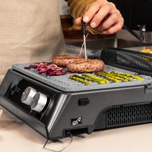 Rockn'Grill Bistro 2400 W Elektrogrill mit Smokeless-Technologie, Zeit- und Temperatureinstellung je nach gewähltem Kochmodus und Kochpunkt, abnehmbare Kochplatten mit RockStone-Beschichtung, spülmaschinenfest und 180º-Öffnung.