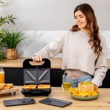 Rock’nToast Combo Sandwichera de 2 sándwiches con acabados en acero inoxidable, 800 W de potencia y 3 placas intercambiables con revestimiento antiadherente.